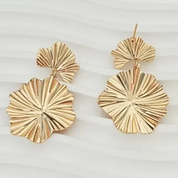 ✨Free People Freya Gold Drop Earrings - Picture 2 of 7